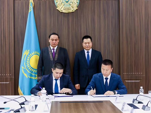 The signing ceremony between Lisente and the government of Zhambyl Region, Kazakhstan