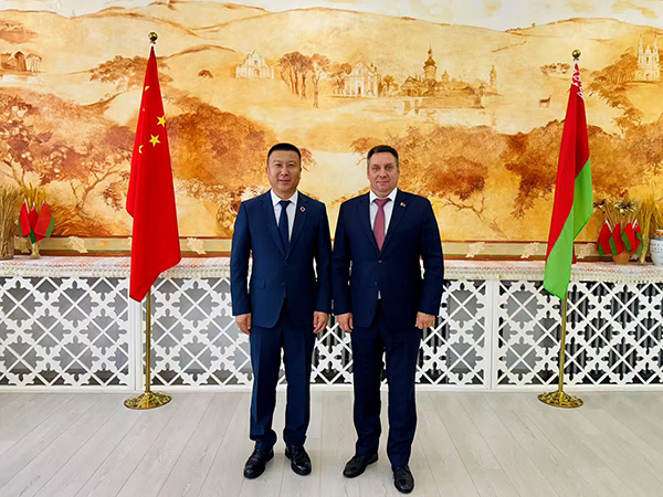 Lycent and the Minister of Agriculture of Belarus exchange talks