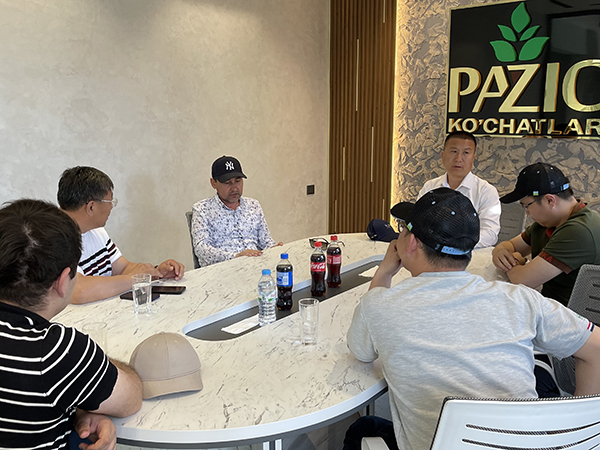 利森特在乌兹进行项目洽谈